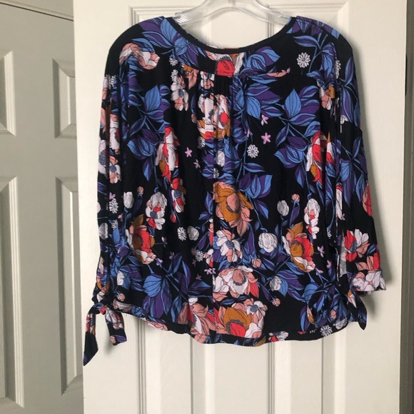 Free People Keepin’ On Floral Jersey Slouchy Top‎ XS Twisted Front Tie Sleeves - Picture 6 of 9